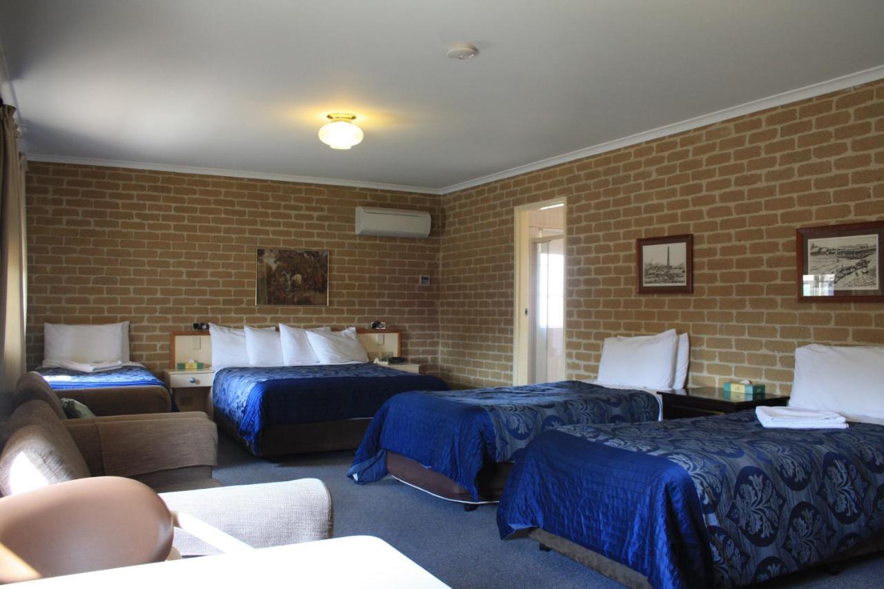 Grand Manor Motor Inn Queanbeyan Buitenkant foto