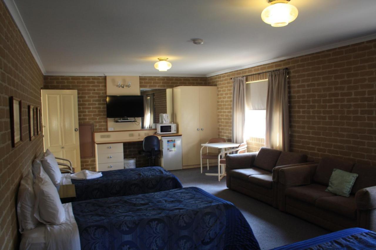 Grand Manor Motor Inn Queanbeyan Buitenkant foto