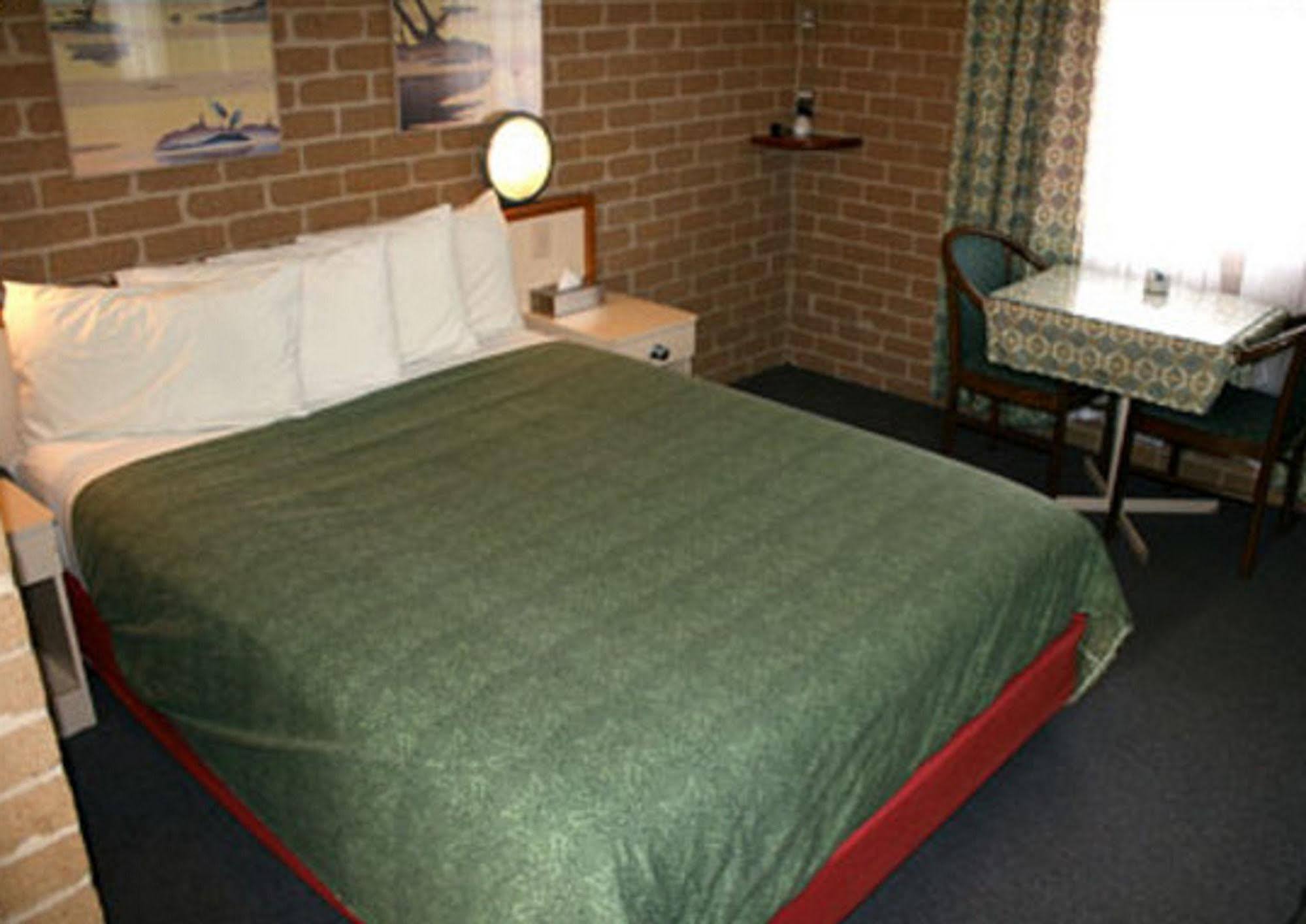 Grand Manor Motor Inn Queanbeyan Buitenkant foto