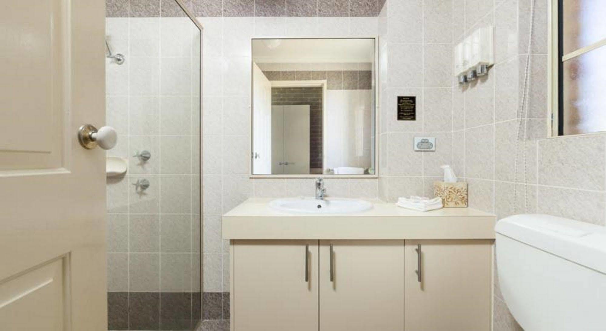 Grand Manor Motor Inn Queanbeyan Buitenkant foto